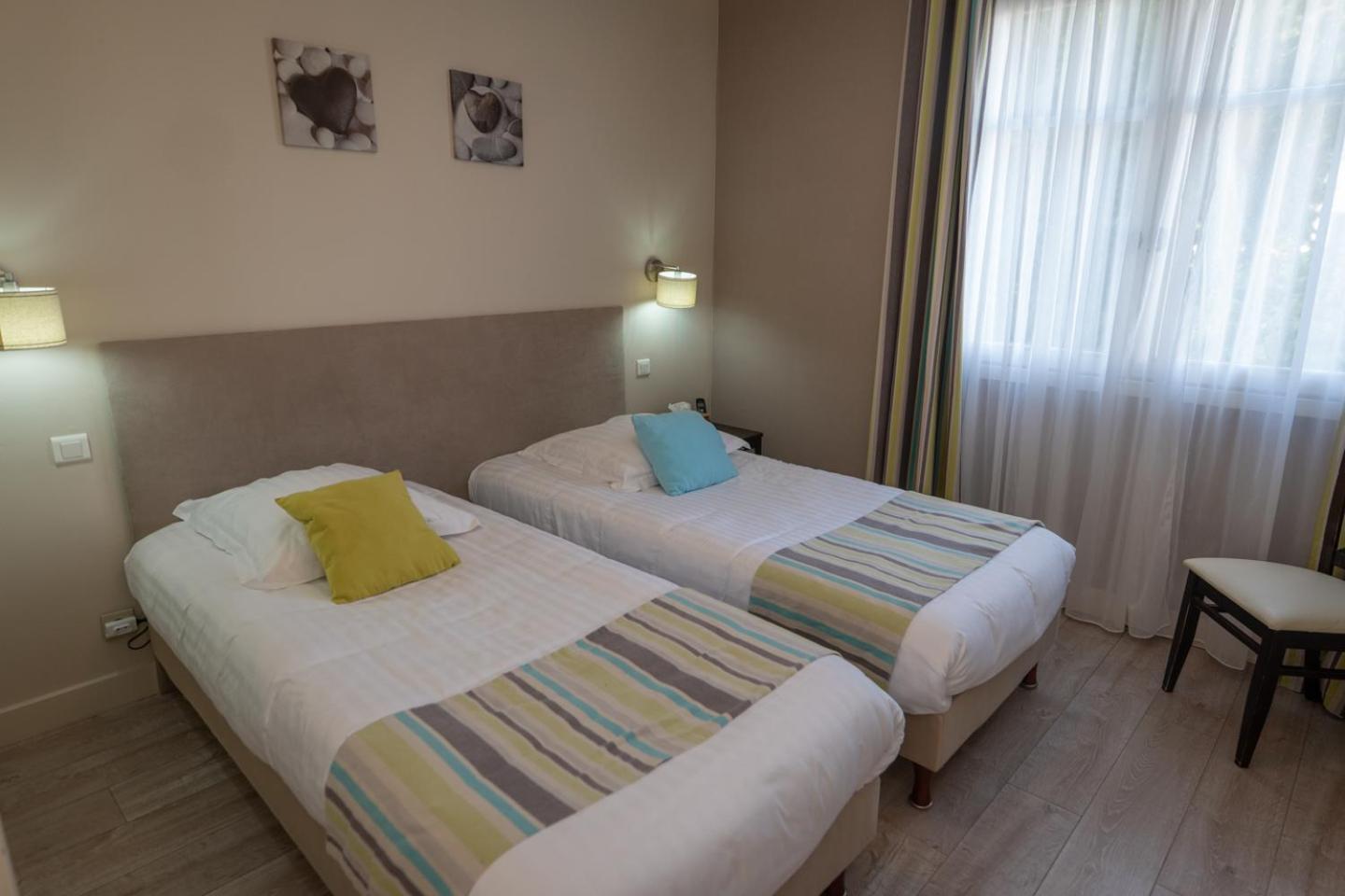 Logis Hotel La Croix Du Sud Le Tour-du-Parc エクステリア 写真
