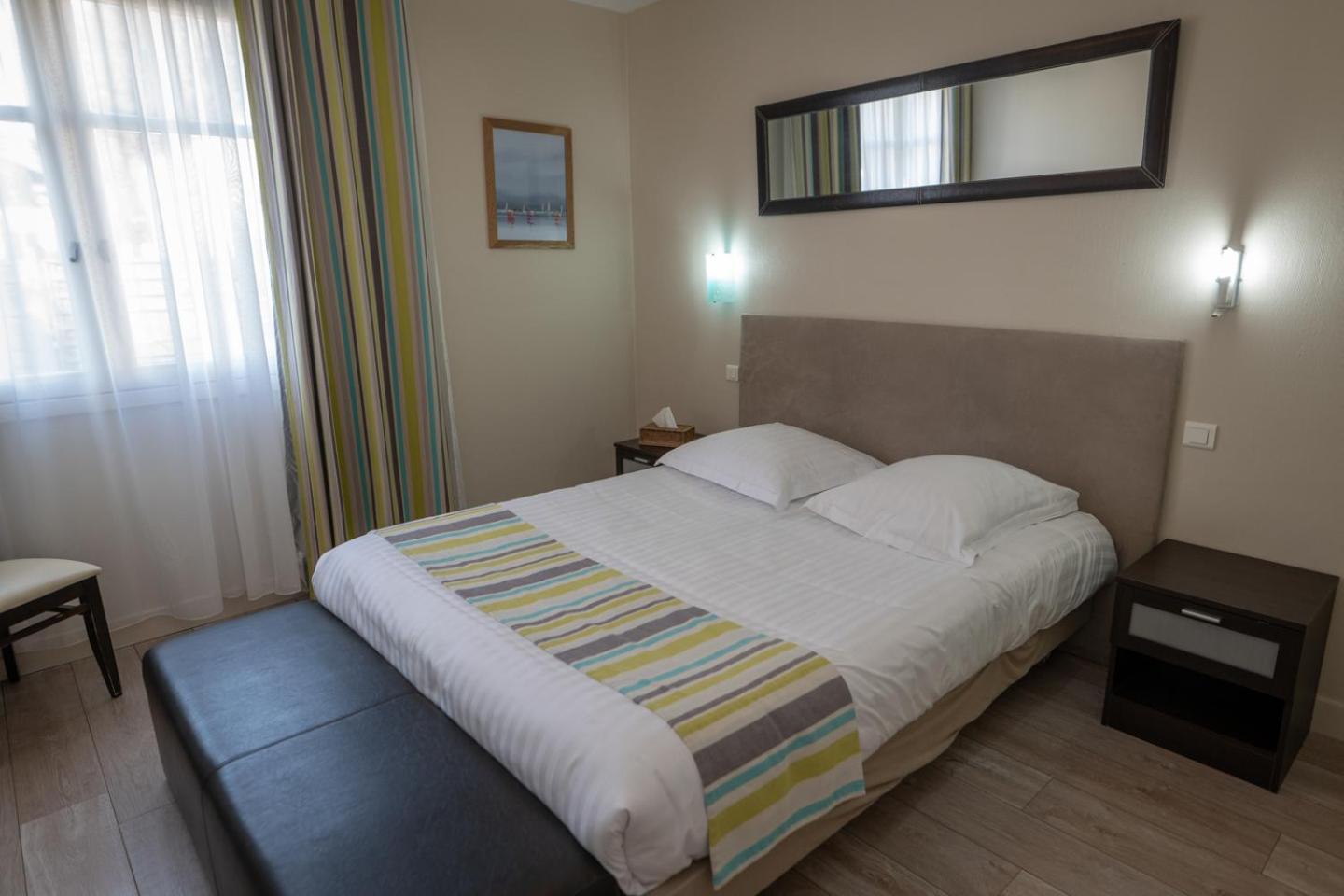 Logis Hotel La Croix Du Sud Le Tour-du-Parc エクステリア 写真